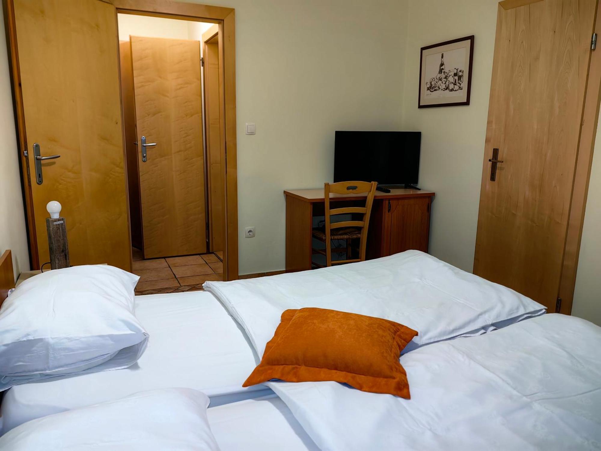 Hotel Kovac Osilnica Екстериор снимка